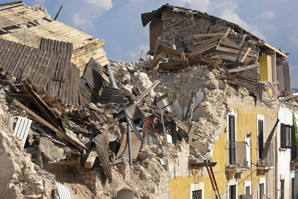 Число погибших в результате землетрясения в Албании превысило 40 человек