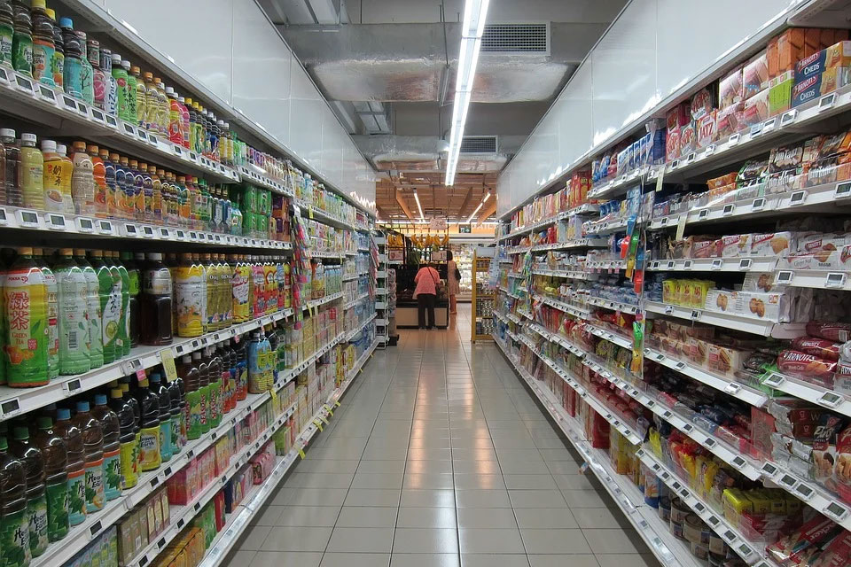 «Вас начнут просто грабить»: Юрист предупредила об опасности взвинчивания цен супермаркетами