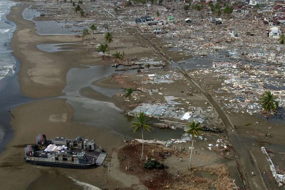 Названа вероятная причина цунами в Палу на острове Сулавеси в 2018 году