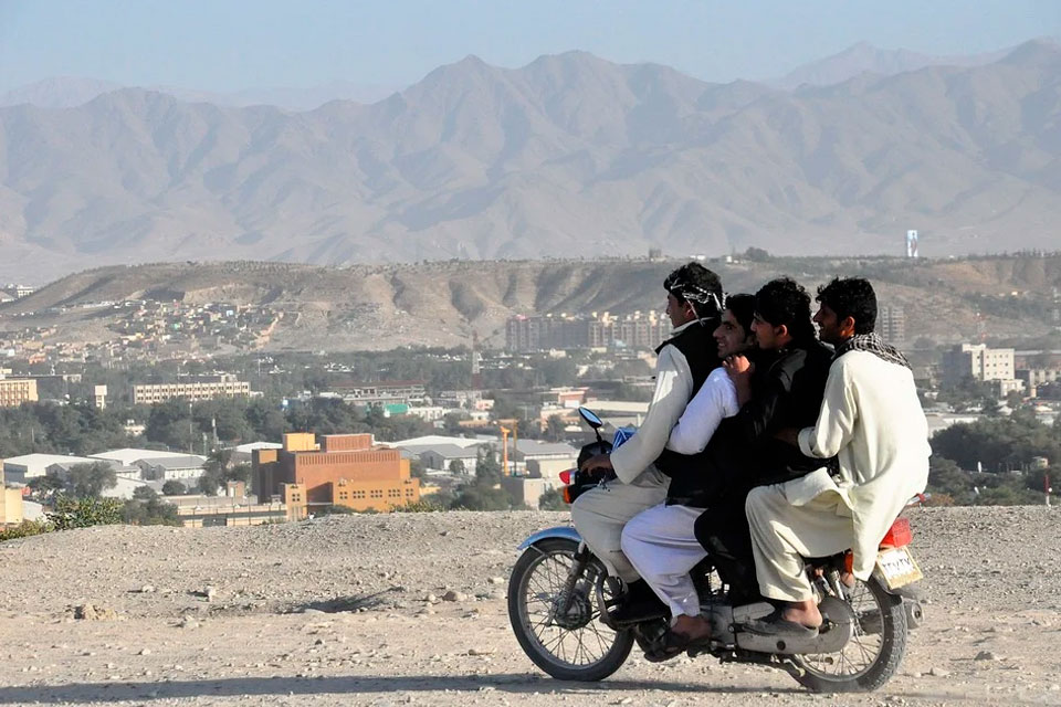Кабул окружен талибами — люди бегут из города: видео из столицы Афганистана