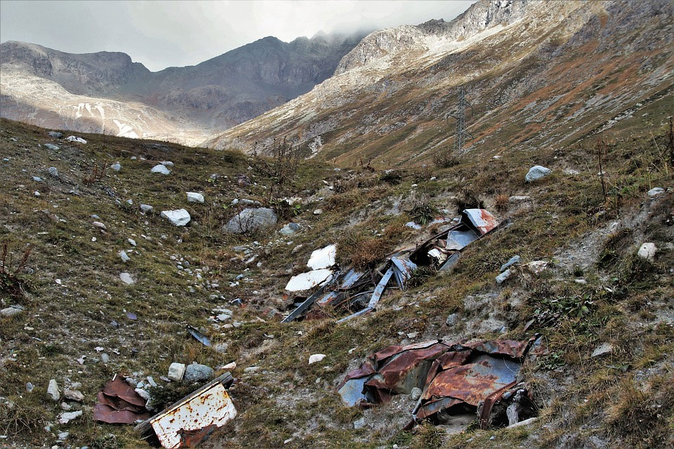 Спасатели не могут найти тела погибших при падении самолета в Китае