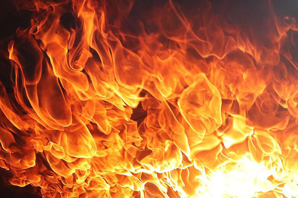 Сильный пожар: Днепропетровская область подверглась атаке с воздуха
