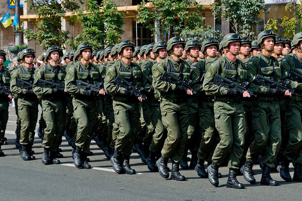 Выезд мужчин из городов Украины будут контролировать военкоматы: подробности
