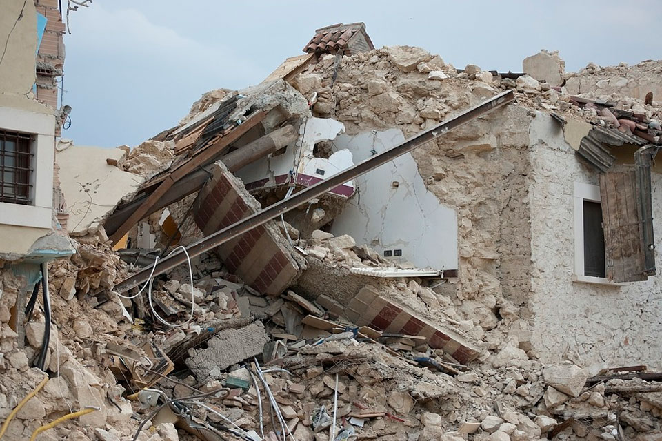 Число жертв землетрясения в Турции и Сирии уже превысило 7800 человек