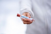 Вакцинированные распространяют COVID-19 так же, как не вакцинированные, — ученые США