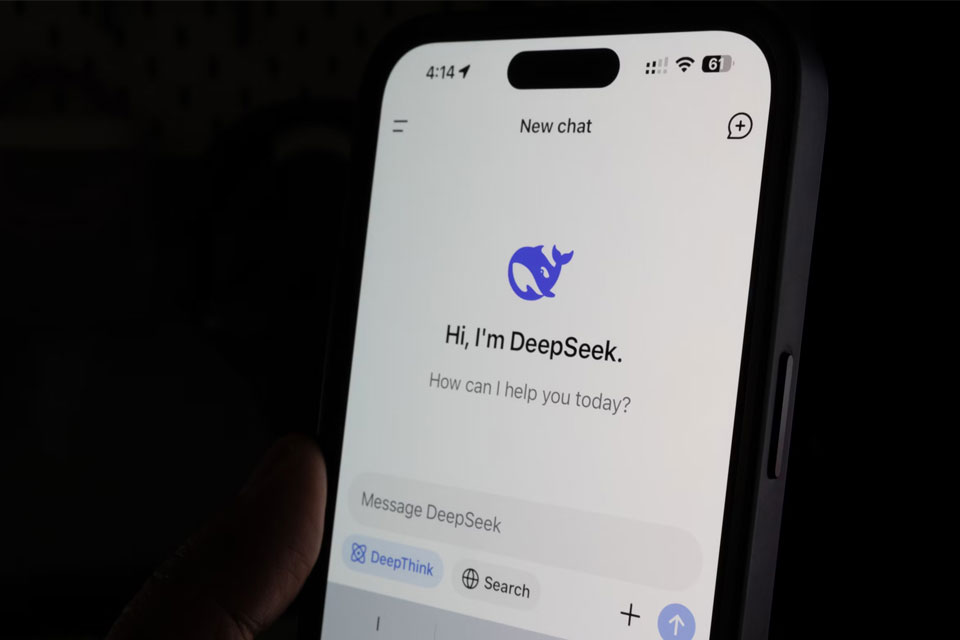 Китайский ИИ DeepSeek опять бросает вызов OpenAI и конкурентам