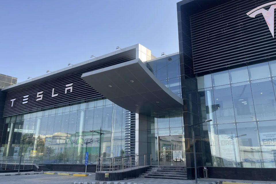 Tesla открывает свой первый автосалон в Саудовской Аравии