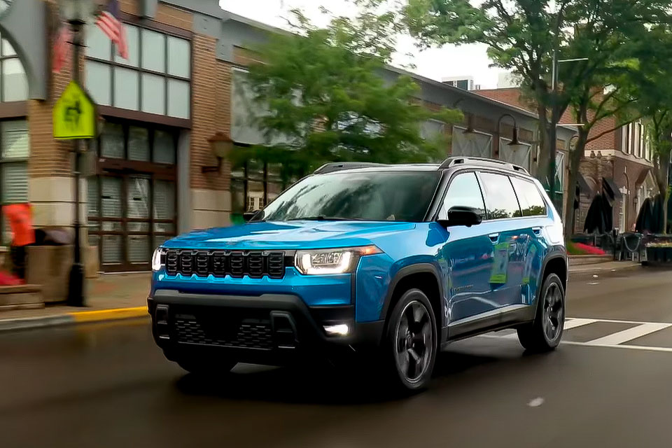 Jeep Cherokee 2026: первый гибридный кроссовер с запасом хода 800+ км