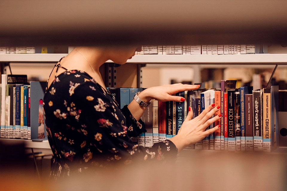 Фентезі в паперовому форматі: переваги над цифровими книгами
