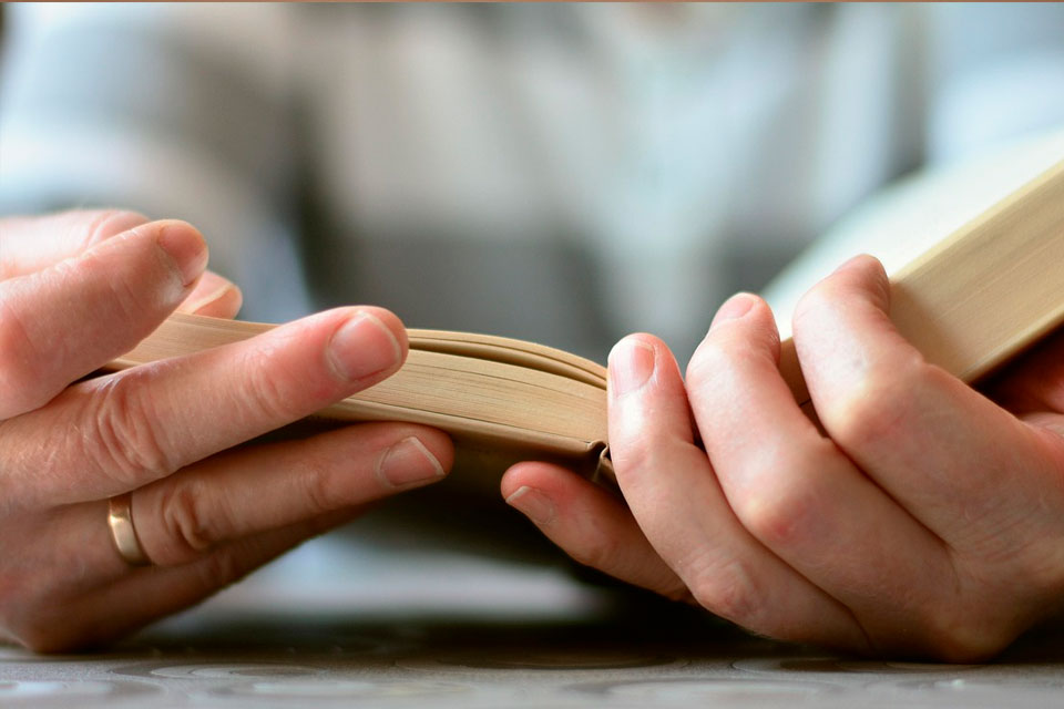 Фентезі в паперовому форматі: переваги над цифровими книгами