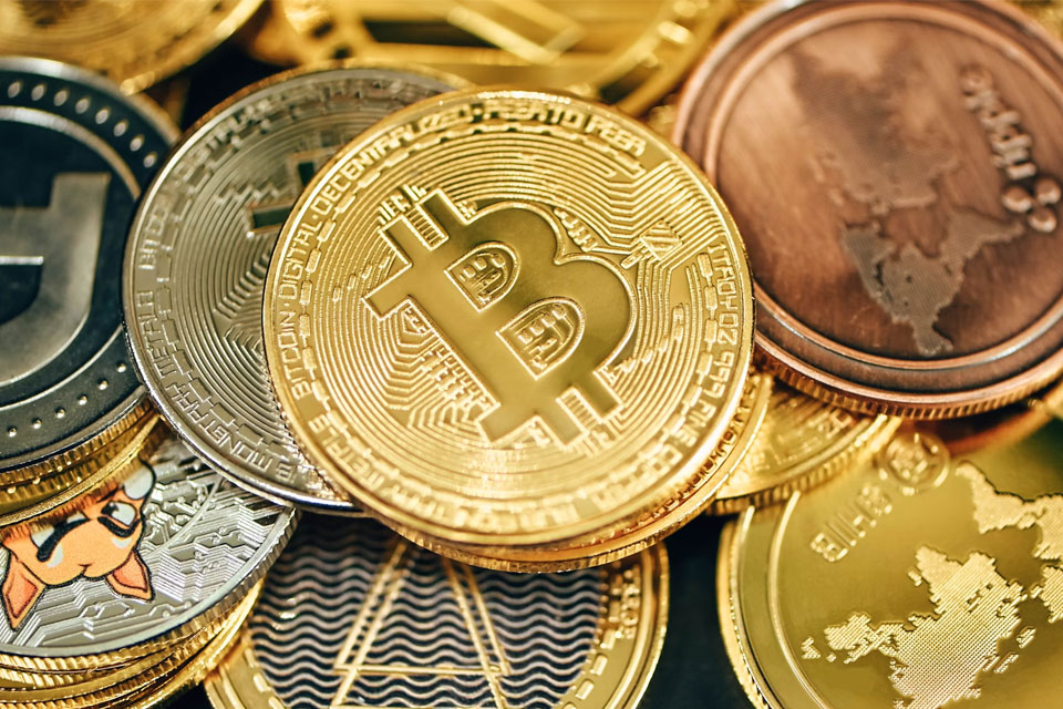 Bitcoin взлетел до $100 000: что стоит за ростом криптовалюты