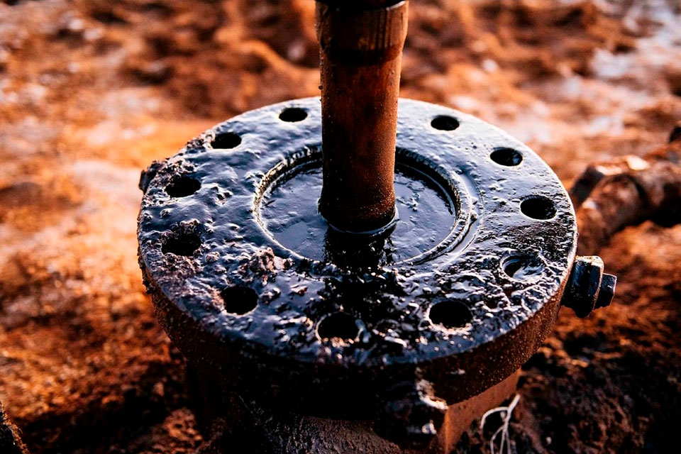 Происходит падение цен на российскую нефть из-за задержек танкеров в море