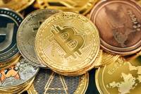 Bitcoin взлетел до $100 000: что стоит за ростом криптовалюты