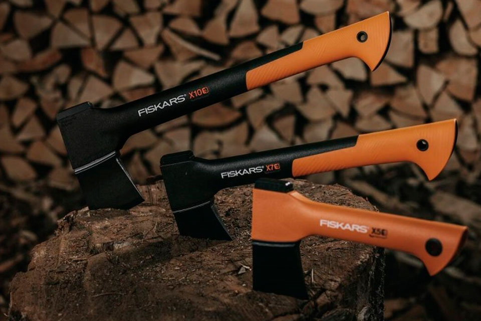 Топ‑5 сокир Fiskars для дерева: надійність, комфорт і довговічність