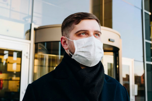 Франция: продажи медицинских масок выросли на 500%