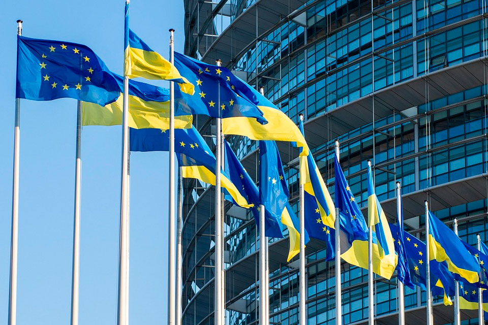 ЕС может остановить финансирование Украины из-за давления на НАБУ