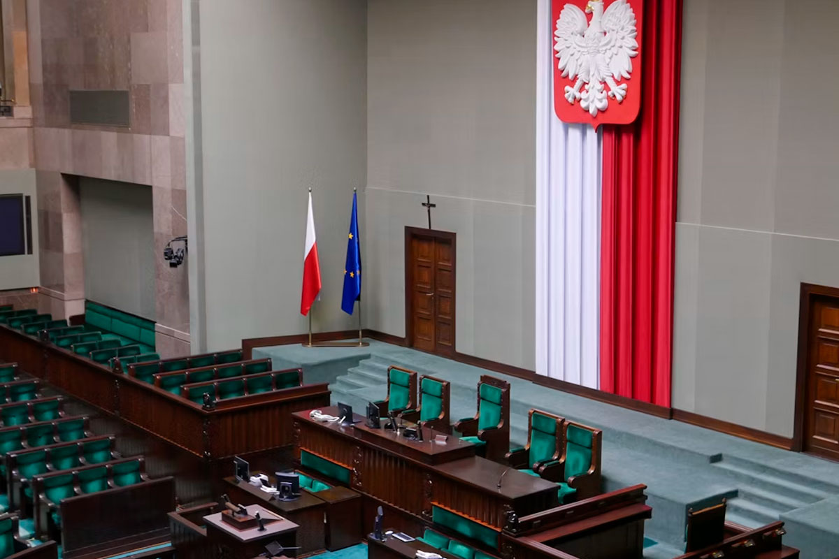 Экс-посол Польши Бартош Цихоцкий вернул орден Зеленскому