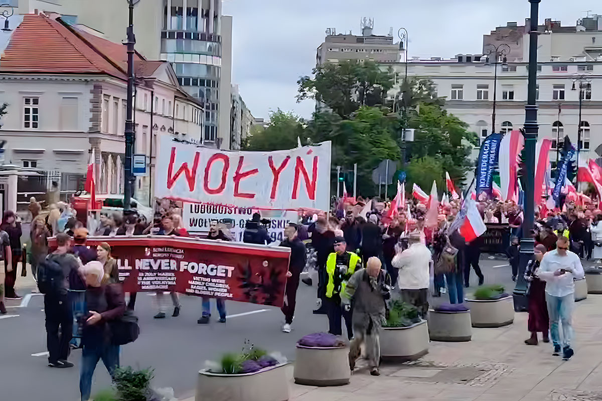 В Варшаве прошёл «Волынский марш» с требованиями прекратить помощь Украине