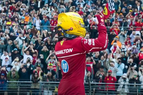 Льюис Хэмилтон выиграл первый спринт за Ferrari на Гран-при Китая