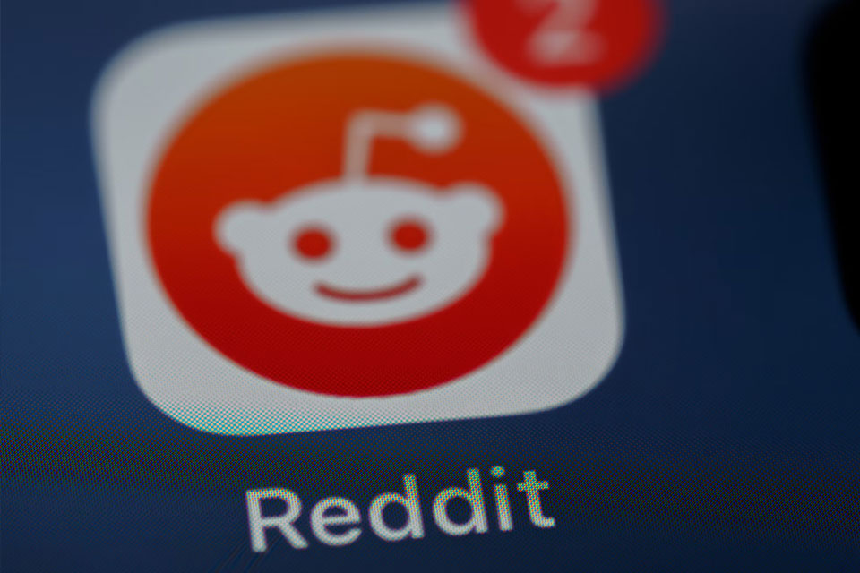 Reddit усилит проверку пользователей из-за нашествия ИИ-ботов