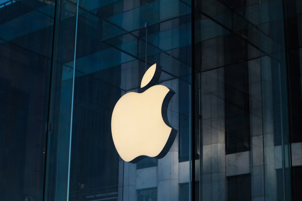 Будущее Siri: Apple ведет переговоры с OpenAI и Anthropic
