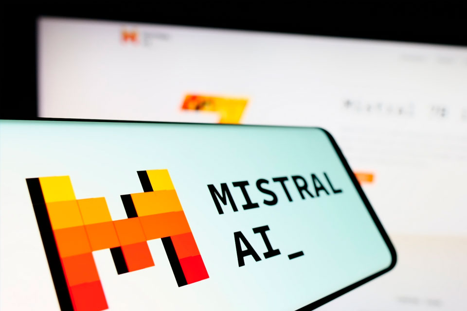 Mistral запускает Voxtral: открытый аудио-ИИ для бизнеса