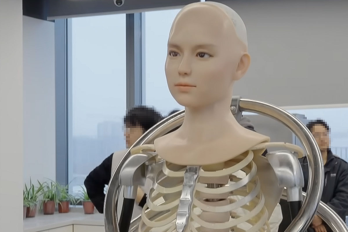 Робот Moya: человеческая походка и интеллект нового типа