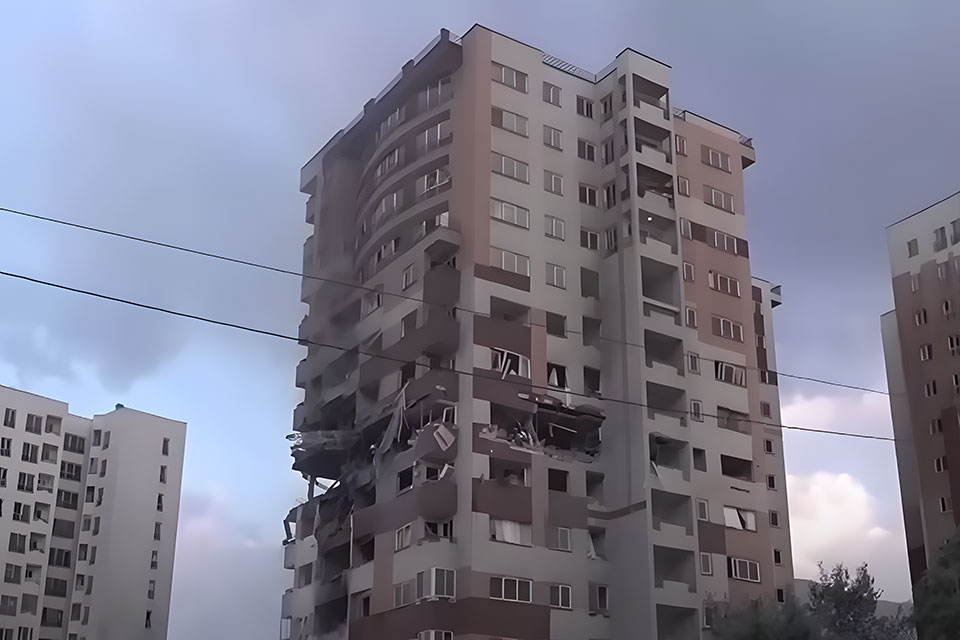 Иран нанес ответный ракетный удар по Израилю: есть разрушения