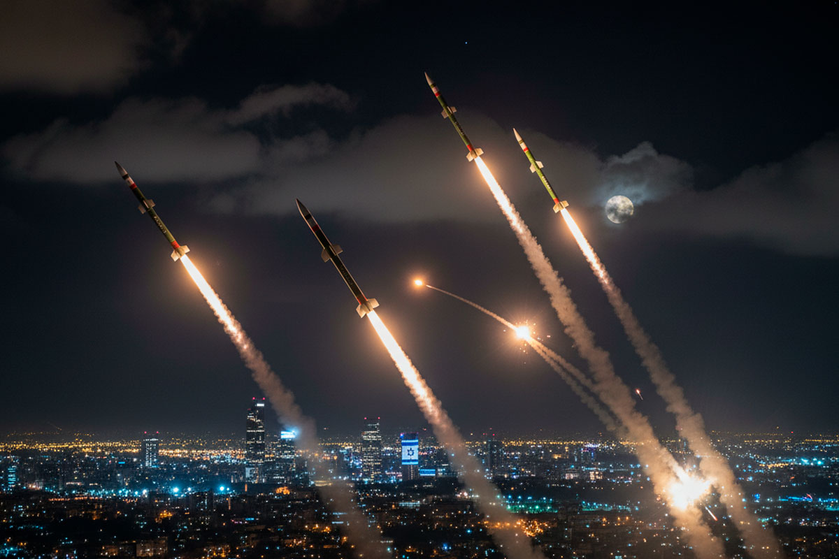Иран и Хезболла атаковали Израиль: 150 ракет и 30 дронов