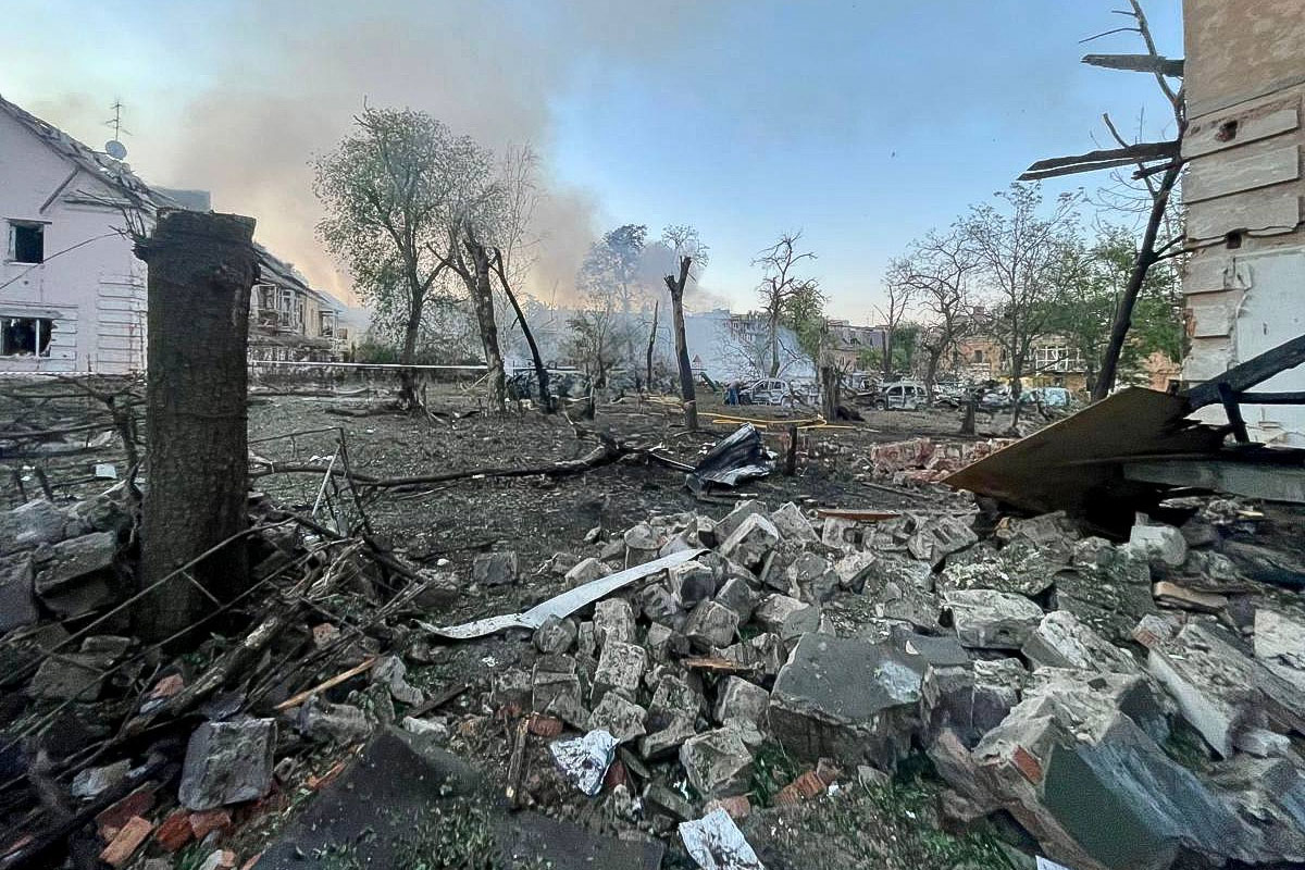 Ракетный удар по Днепру: уже 6 погибших, разрушены дома, много раненых