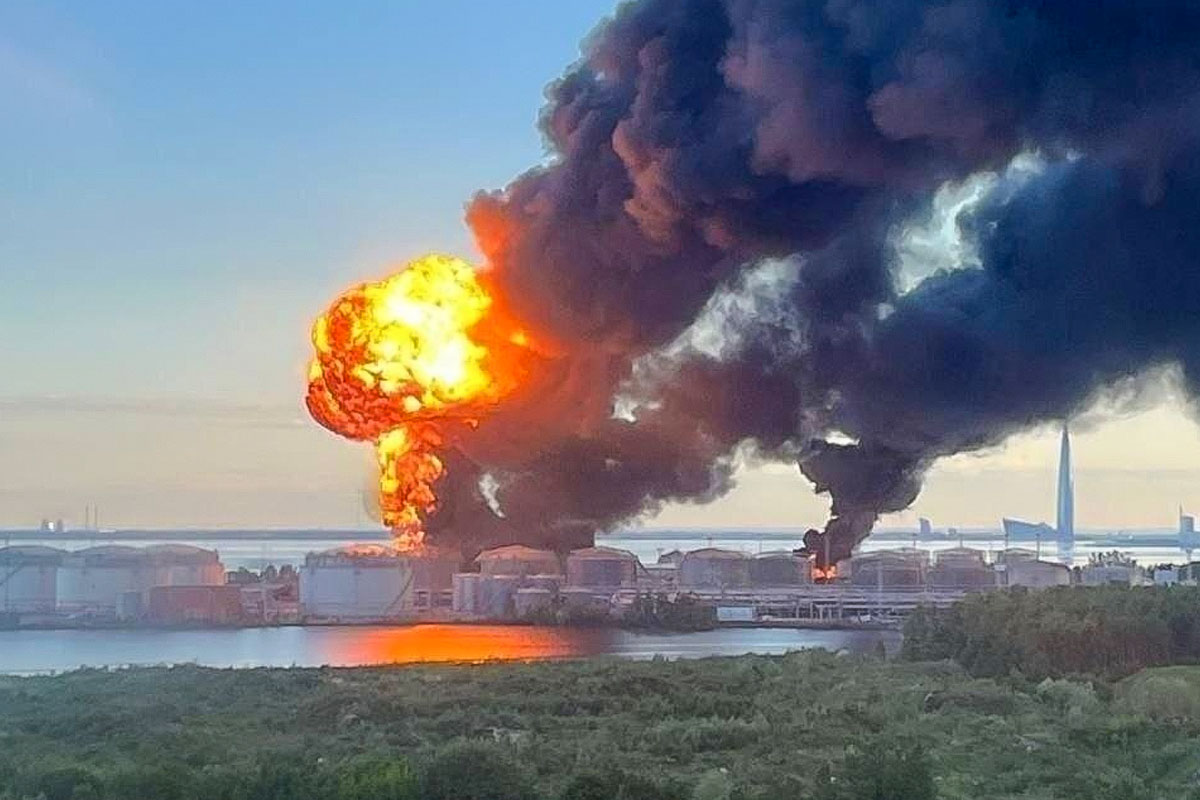 Беспилотники атаковали нефтяной терминал в Петербурге