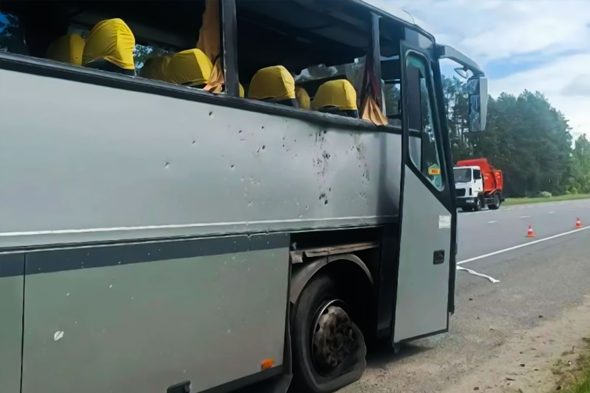 Атака на автобус с детьми: Беларусь требует ответов от Украины